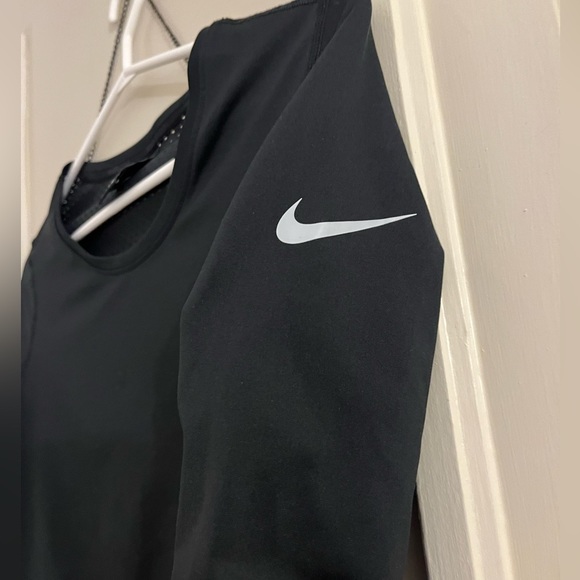 Nike cropped workout top - Picture 3 of 3